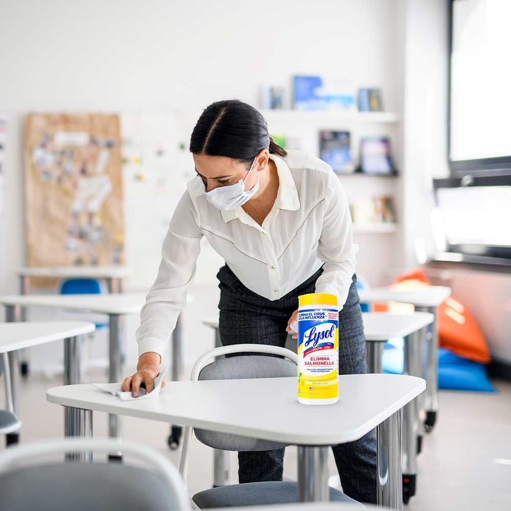 Desinfecta tu ropa con Lysol Laundry Sanitizer