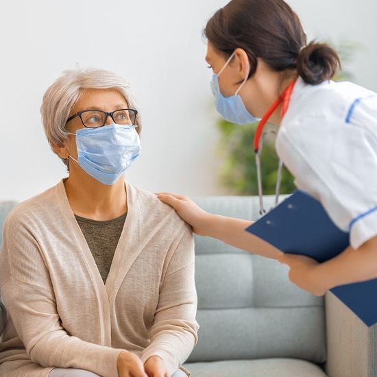 El resfriado en adultos mayores, todo lo que debes considerar